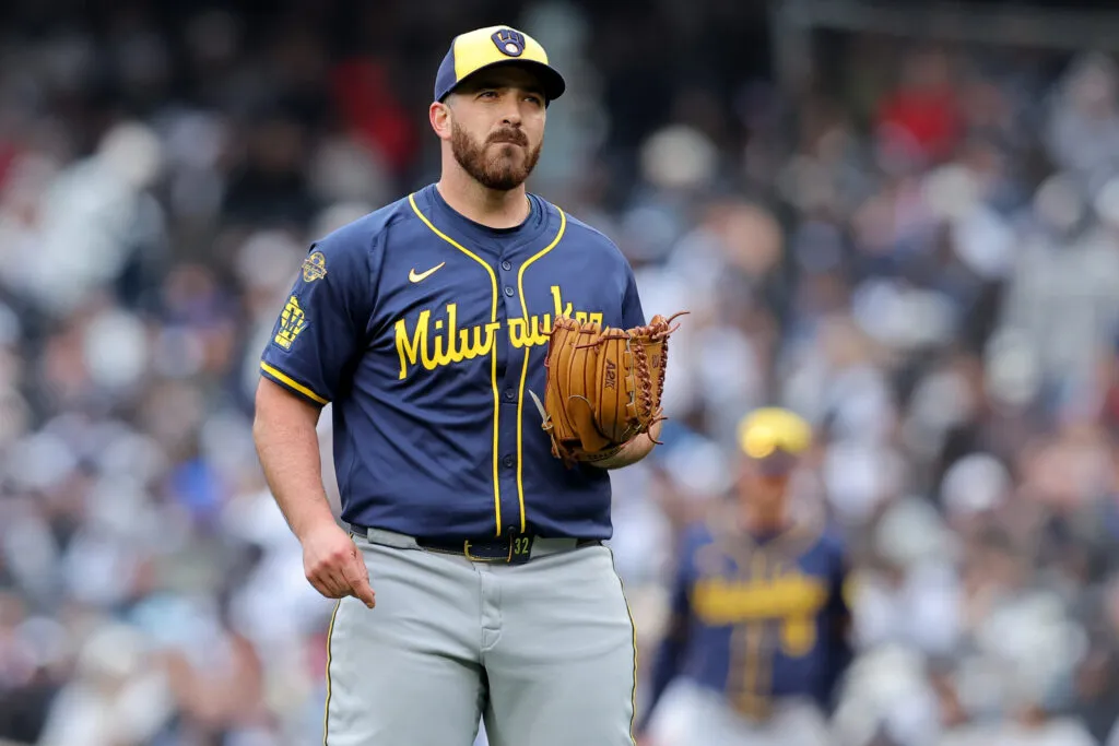 White Sox, Brewers Tukar Aaron Civale, Andrew Vaughn